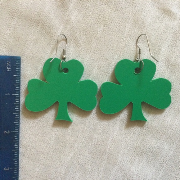 St. Patrick’s Day Shamrock Irish Eire Green Dangle Earrings Artisan Handmade - Picture 3 of 5